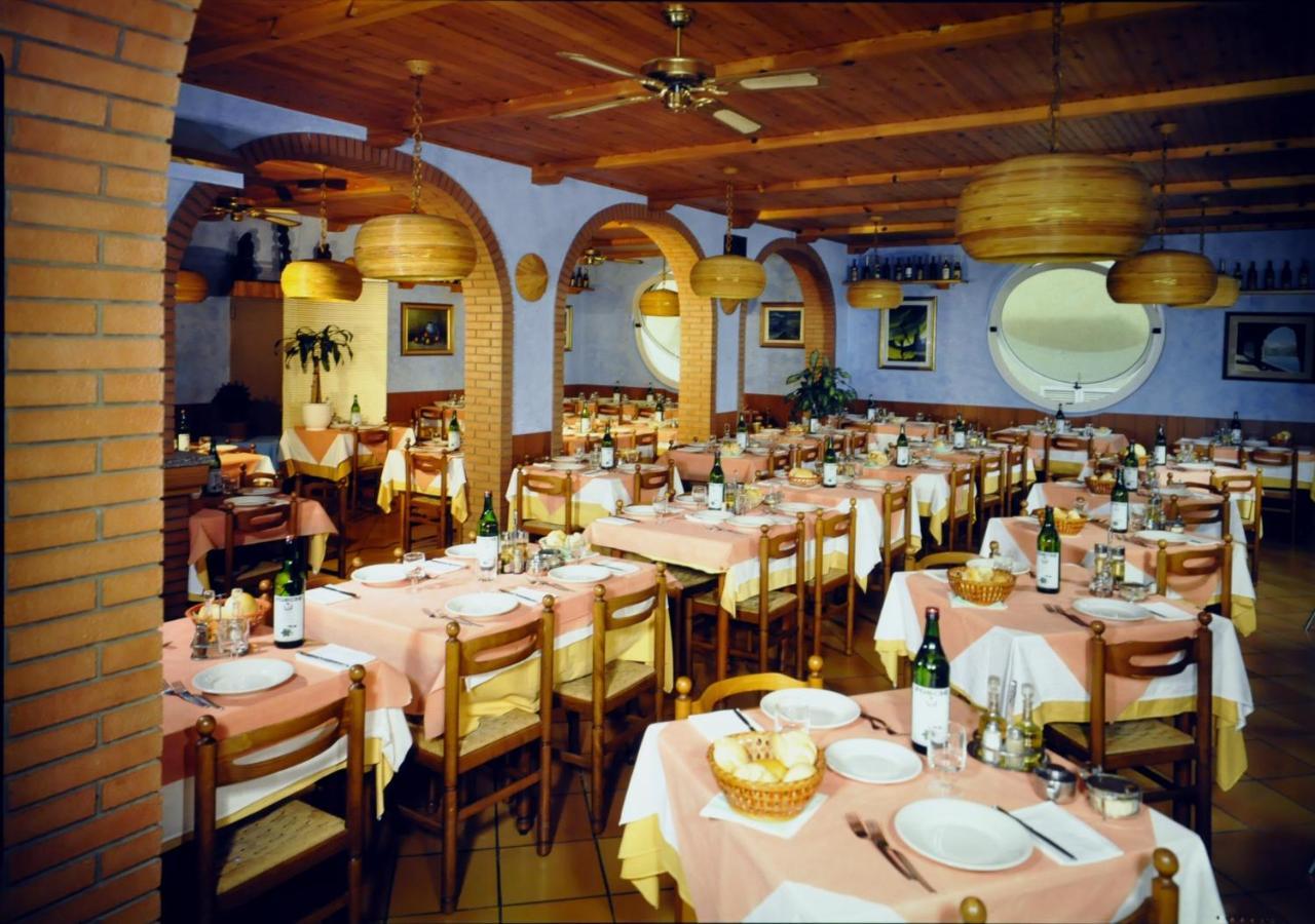 Hotel Cesari Rimini Exterior foto