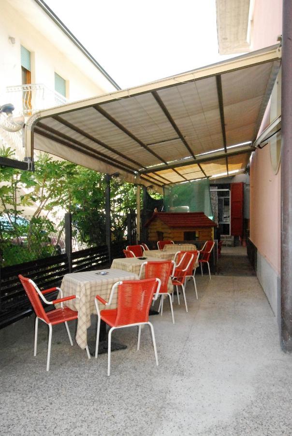 Hotel Cesari Rimini Exterior foto