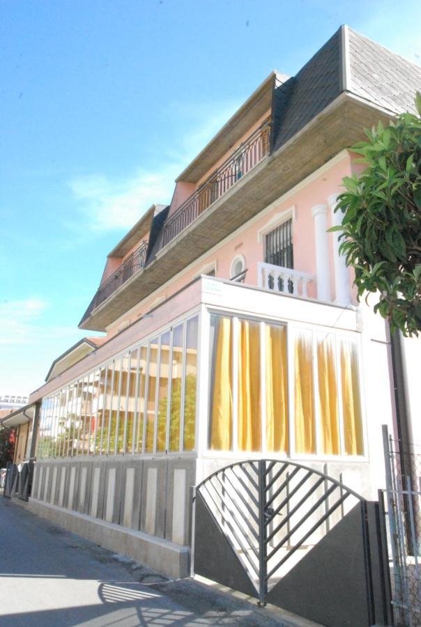Hotel Cesari Rimini Exterior foto
