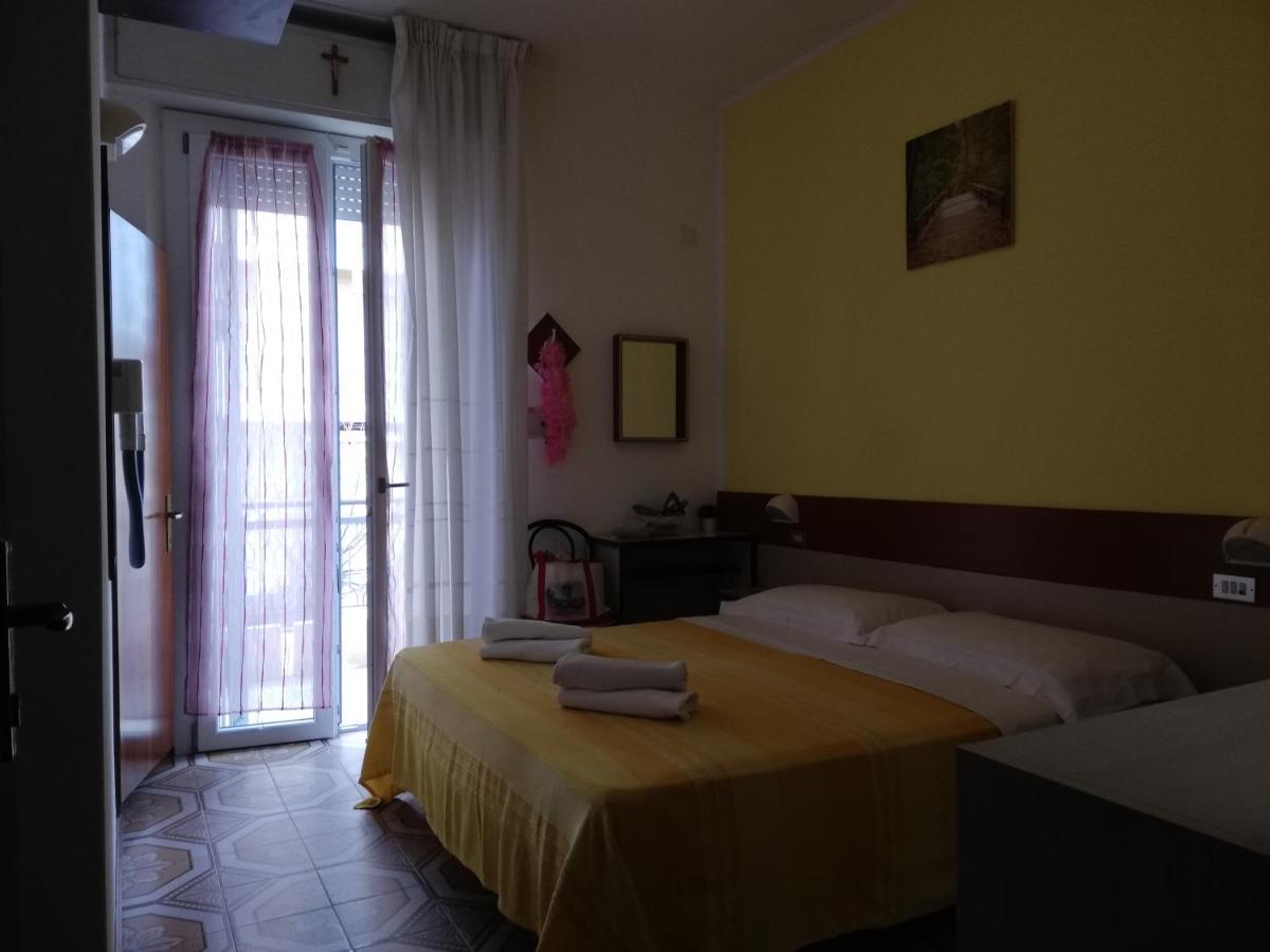 Hotel Cesari Rimini Exterior foto